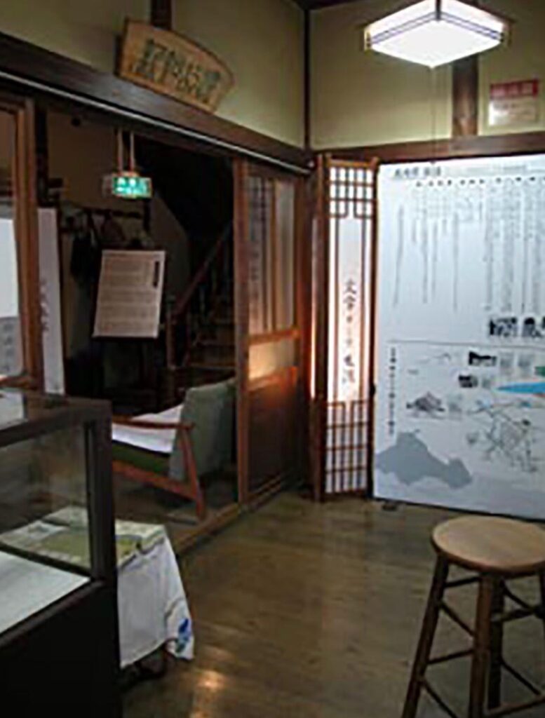 尾崎翠資料館は岩井温泉花屋旅館内にあります
