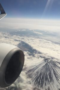 JAL機内から富士山を望む
