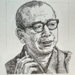 1926-1995を生きた小説家。早稲田大学中退後、川端康成などが講師をつとめていた鎌倉アカデミアに入学、歌人吉野秀雄に師事し文芸活動を開始。出版社勤務を経て、1958(昭和33)年に開高健の推薦で壽屋(現、サントリー)に入社。PR誌「洋酒天国」の編集やコピーライターとして活躍し、「トリスを飲んでHawaiiへ行こう!」のキャッチコピーや、成人・新社会人に向けた叱咤激励「直言シリーズ」で知られた。その後、婦人画報に連載した「江分利満氏の優雅な生活(1961~62)」で第48回直木賞を受賞し文壇に登場。以後、母の出自を探った「血族(1979)」、父の人生を辿った「家族(1983)」などを発表し、庶民の生活感や人間関係をユーモアと哀愁を交えて描いた。1963年から死去までの32年間、週刊新潮に連載された日記形式のコラム「男性自身」は、実に1614話に達し、軽妙かつ日常生活の哀歓を綴り、昭和のサラリーマン文学の金字塔となった。